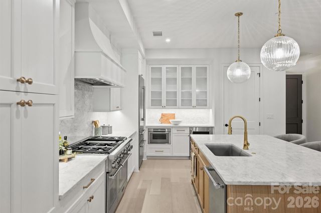 409 Queens Road 204, Charlotte, NC 28207
