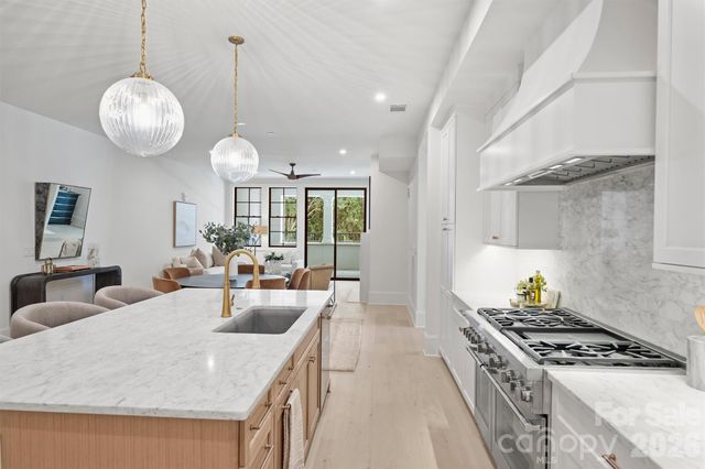 409 Queens Road 204, Charlotte, NC 28207
