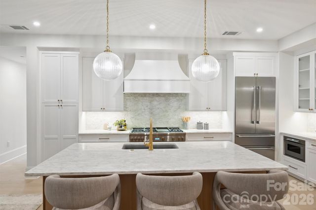 409 Queens Road 204, Charlotte, NC 28207