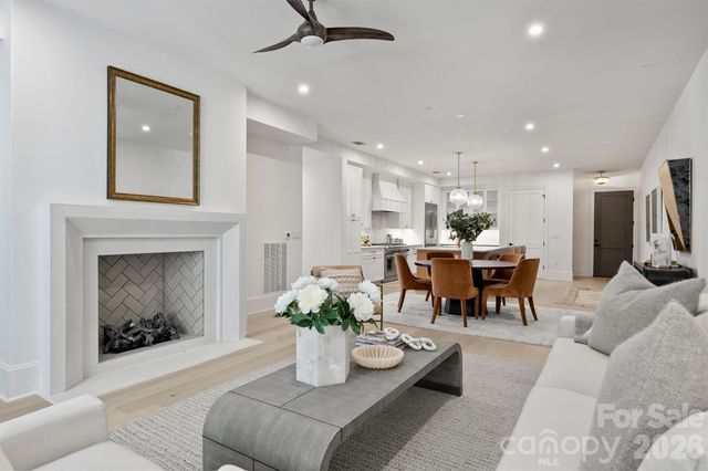 409 Queens Road 204, Charlotte, NC 28207