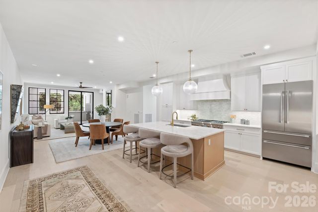 409 Queens Road 204, Charlotte, NC 28207