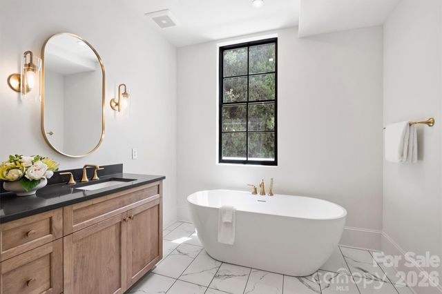 409 Queens Road 204, Charlotte, NC 28207