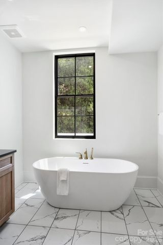 409 Queens Road 204, Charlotte, NC 28207