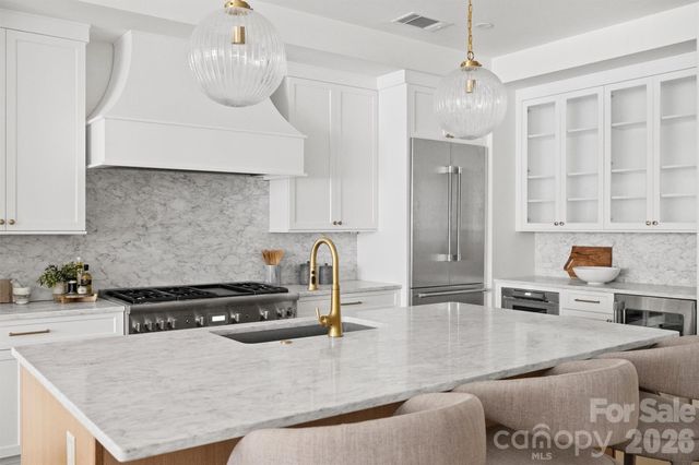 409 Queens Road 204, Charlotte, NC 28207