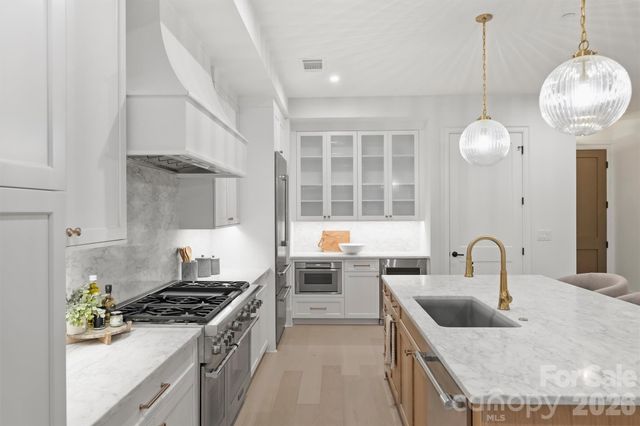 409 Queens Road 204, Charlotte, NC 28207