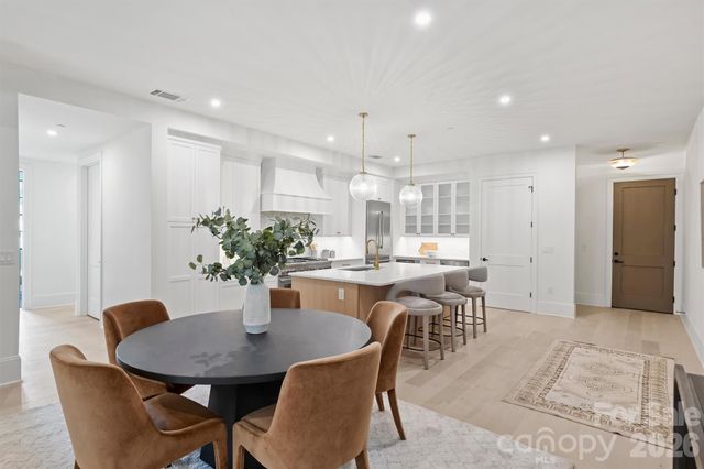409 Queens Road 204, Charlotte, NC 28207