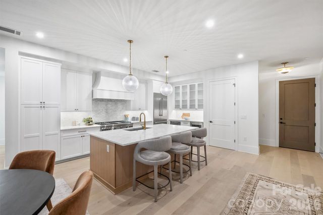409 Queens Road 204, Charlotte, NC 28207