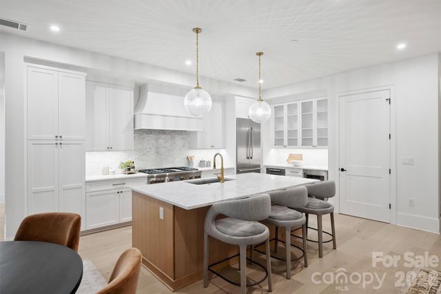 409 Queens Road 204, Charlotte, NC 28207
