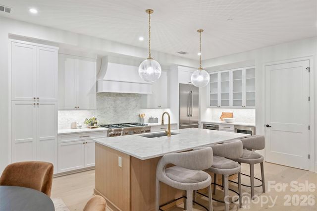 409 Queens Road 204, Charlotte, NC 28207