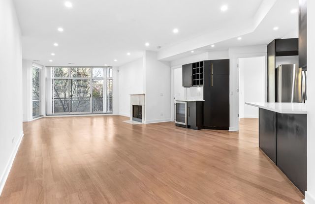914 W Hubbard Street 203, Chicago, IL 60642