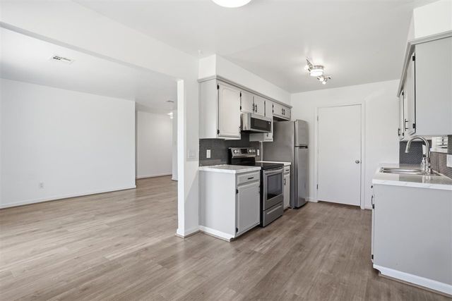 6103 SW Park Ave, Lawton, OK 73505