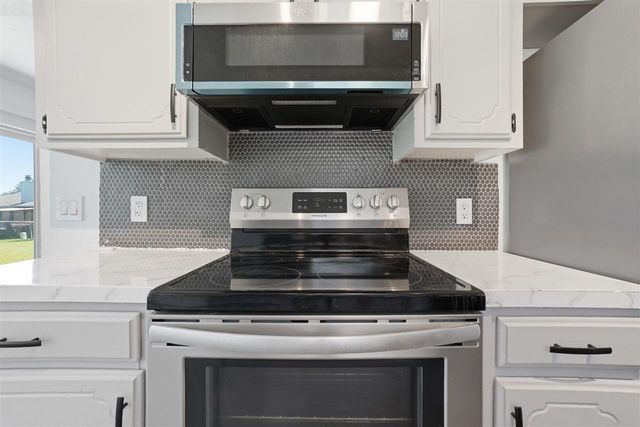 6103 SW Park Ave, Lawton, OK 73505