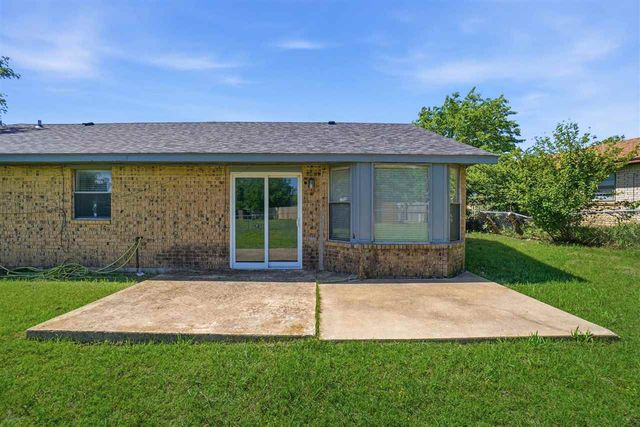 6103 SW Park Ave, Lawton, OK 73505