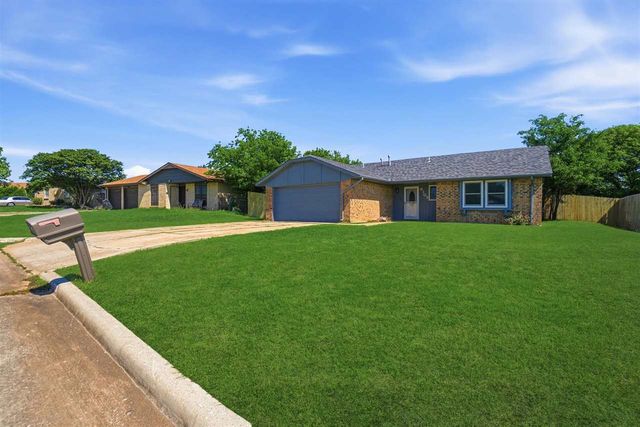 6103 SW Park Ave, Lawton, OK 73505