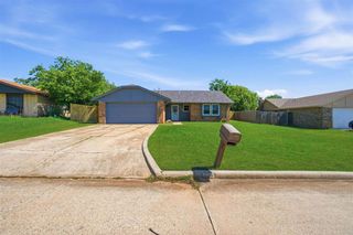 6103 SW Park Ave, Lawton, OK 73505
