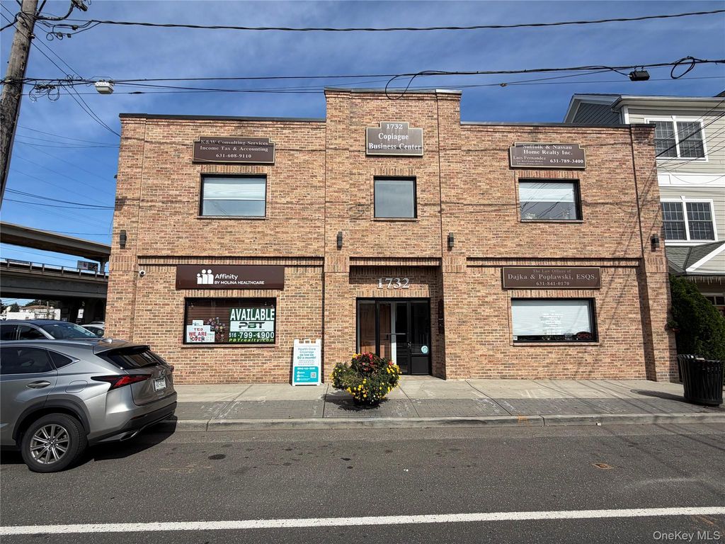 1732 Great Neck Road, Copiague, NY 11726 — exterior