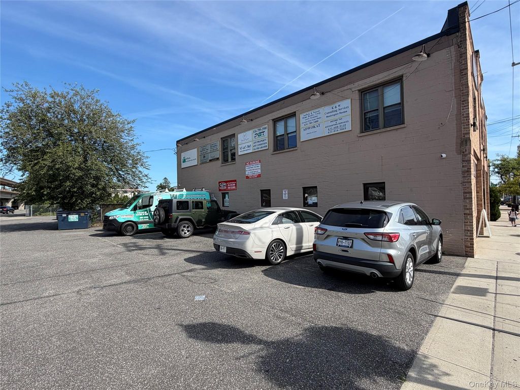1732 Great Neck Road, Copiague, NY 11726 — photo 2