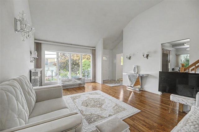 6 Westwind Road, Yonkers, NY 10710