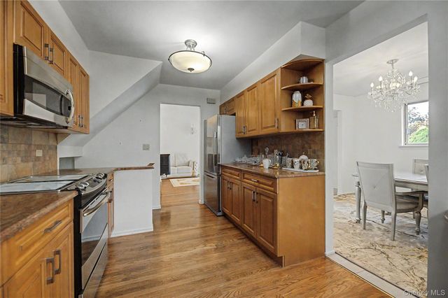 6 Westwind Road, Yonkers, NY 10710