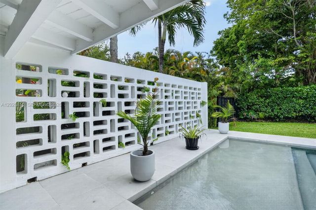 12420 SW 69th Ave, Pinecrest, FL 33156