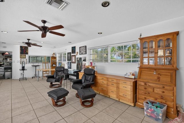 9841 SW 157th Ter, Miami, FL 33157