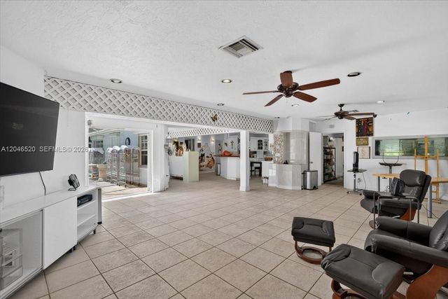 9841 SW 157th Ter, Miami, FL 33157