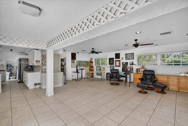 9841 SW 157th Ter, Miami, FL 33157