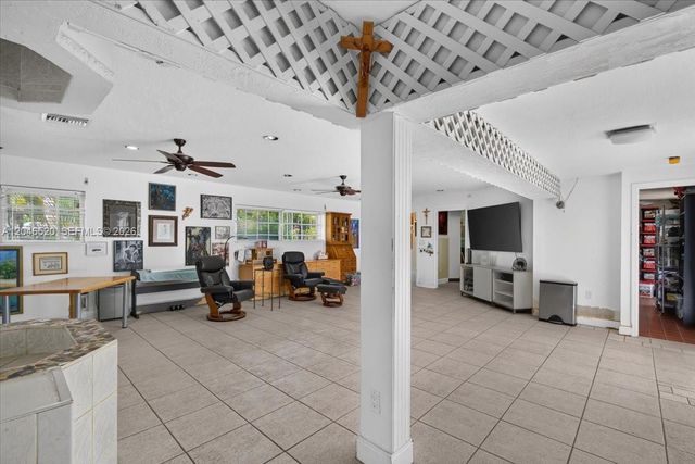 9841 SW 157th Ter, Miami, FL 33157