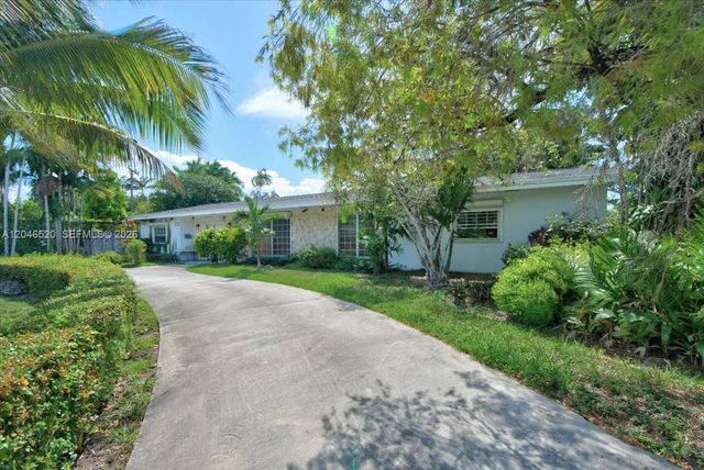 9841 SW 157th Ter, Miami, FL 33157