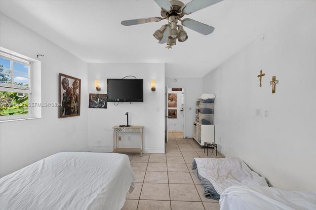 9841 SW 157th Ter, Miami, FL 33157