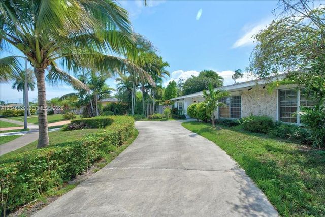 9841 SW 157th Ter, Miami, FL 33157