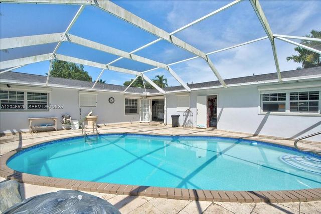 9841 SW 157th Ter, Miami, FL 33157