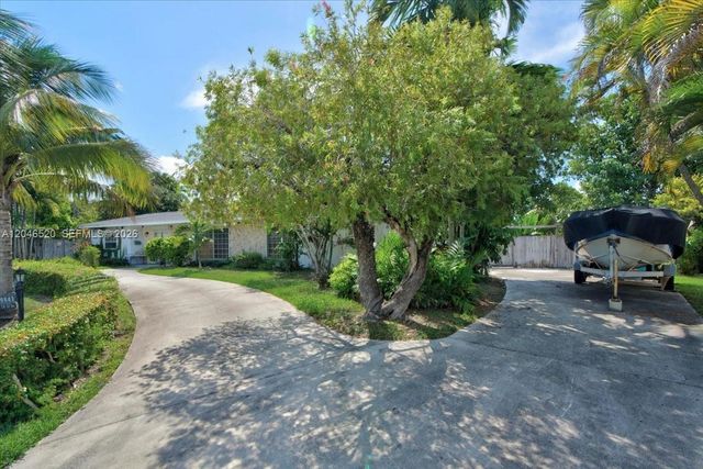 9841 SW 157th Ter, Miami, FL 33157
