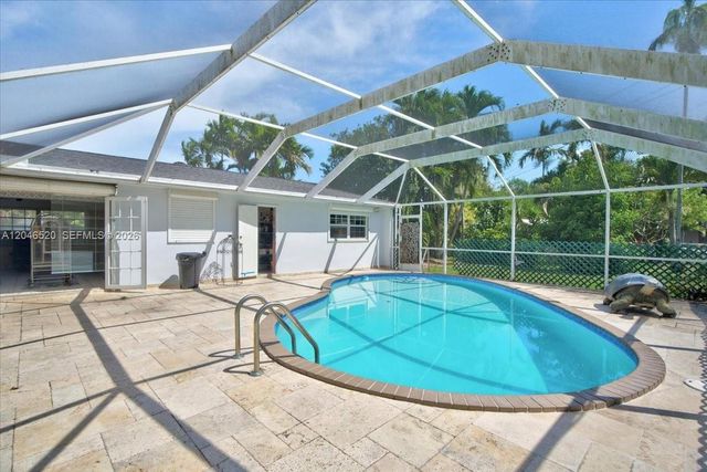 9841 SW 157th Ter, Miami, FL 33157