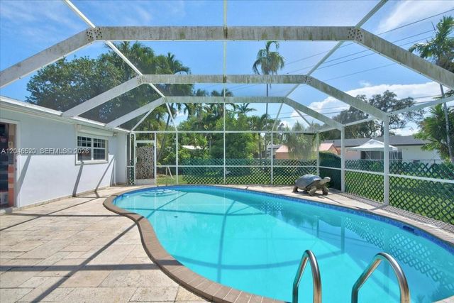 9841 SW 157th Ter, Miami, FL 33157