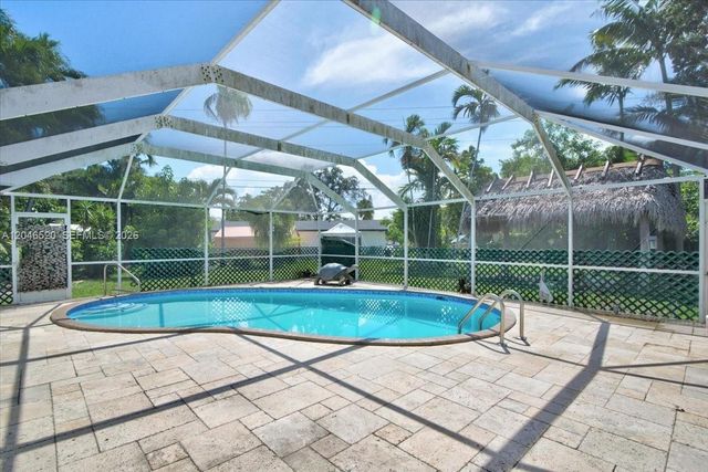 9841 SW 157th Ter, Miami, FL 33157