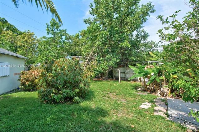 9841 SW 157th Ter, Miami, FL 33157