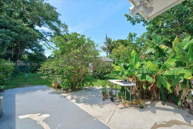 9841 SW 157th Ter, Miami, FL 33157