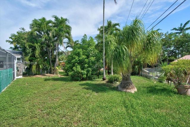9841 SW 157th Ter, Miami, FL 33157