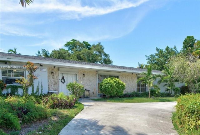 9841 SW 157th Ter, Miami, FL 33157