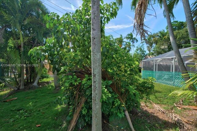 9841 SW 157th Ter, Miami, FL 33157