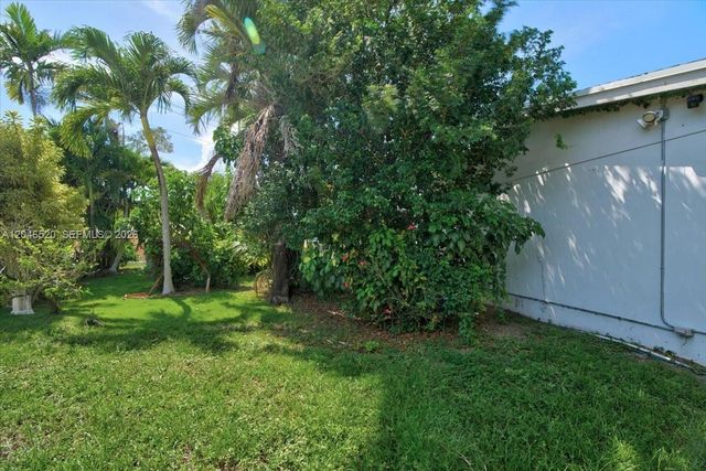 9841 SW 157th Ter, Miami, FL 33157