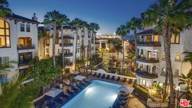 6240 W 3rd Street 1-206, Los Angeles, CA 90036
