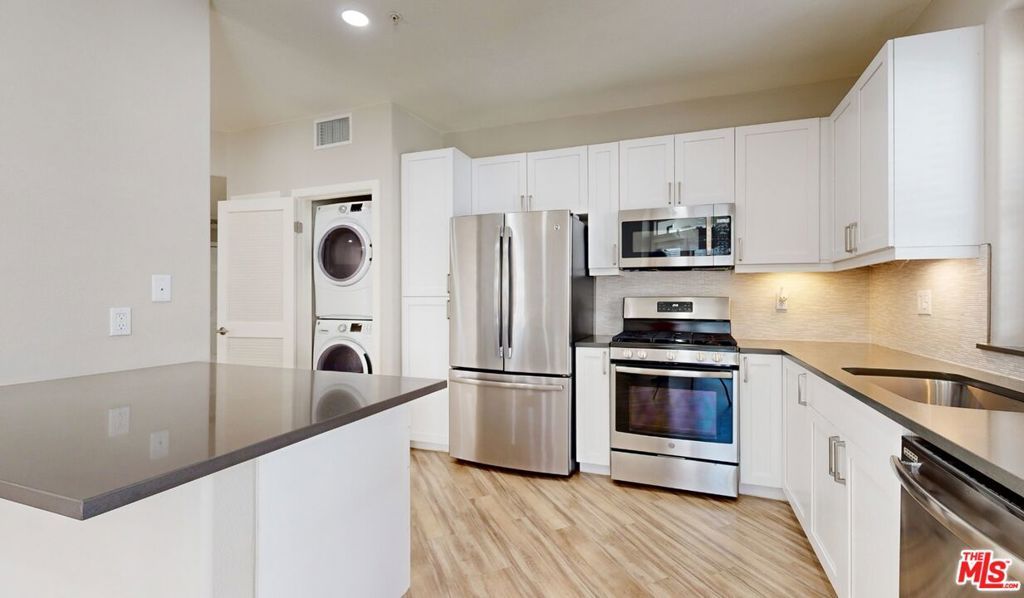 6240 W 3rd Street 1-206, Los Angeles, CA 90036