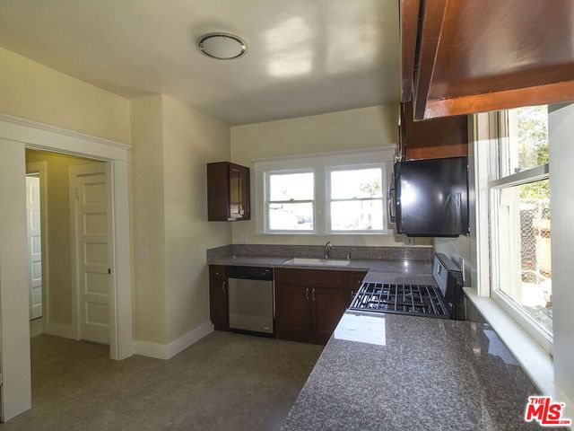 1737 5th Avenue, Los Angeles, CA 90019