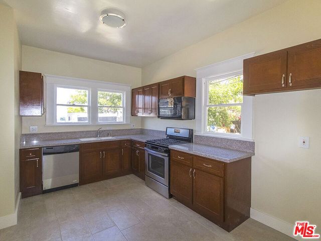 1737 5th Avenue, Los Angeles, CA 90019