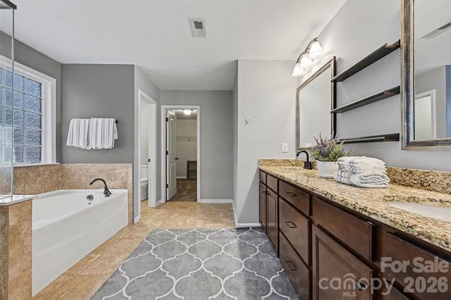 5129 Poplar Knoll Drive, Matthews, NC 28105