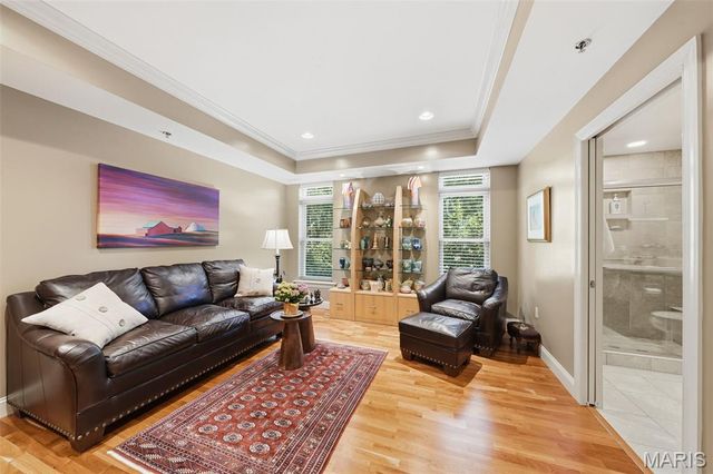 540 N And South Road 204, University City, MO 63130