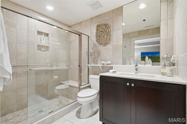 540 N And South Road 204, University City, MO 63130