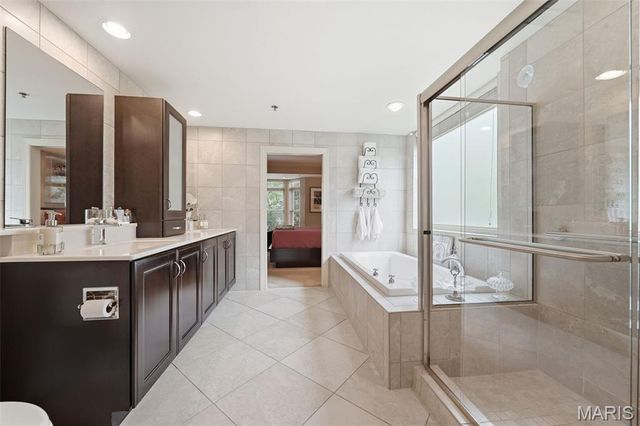 540 N And South Road 204, University City, MO 63130